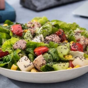 Tonbalıklı yeşil salata