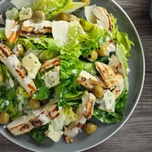 Tavuklu yeşil salata